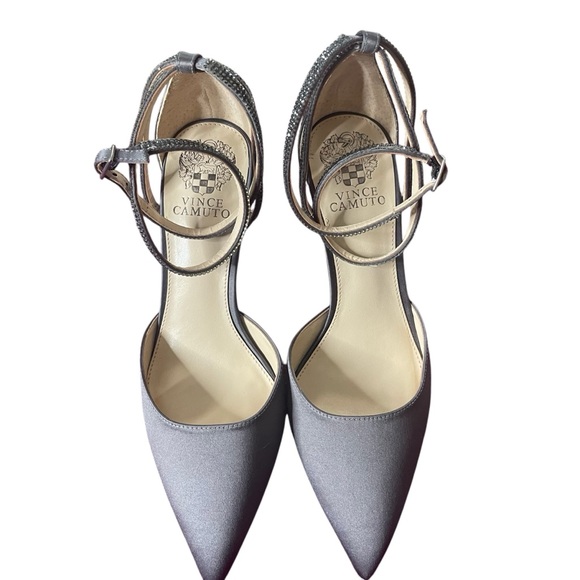 Vince Camuto Ketrinda Size 8.5
Grey Satin - Picture 6 of 16